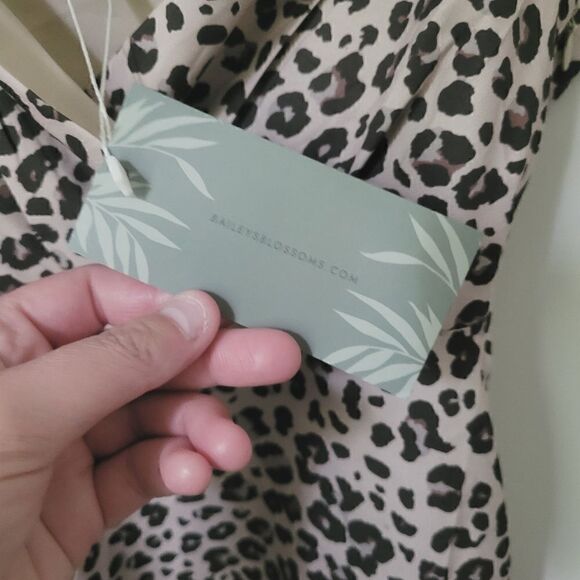 New Bailey's Blossoms Alredine Leopard Pinted Wrap Mommy & Me Dresses Sz S & 3T - Picture 7 of 12